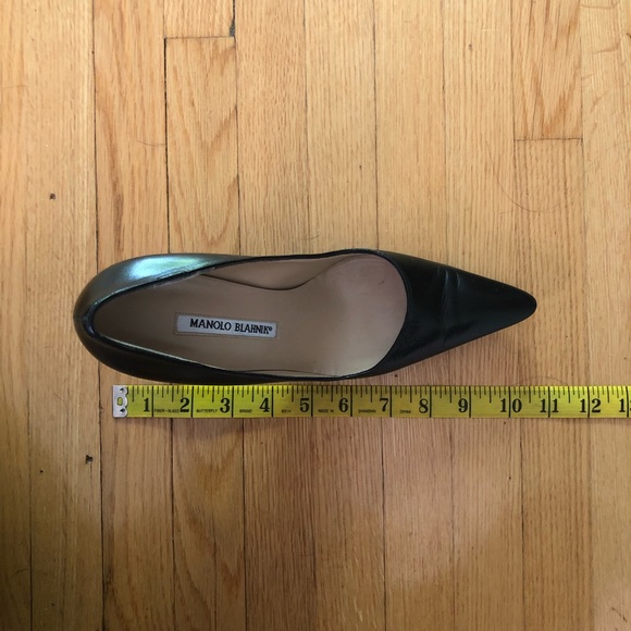 Manolo Blahnik black pointed toe pump 38 - Picture 8 of 9